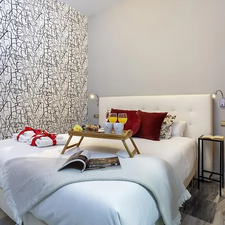-malagasunapts-merced Square 2-2 Apartment